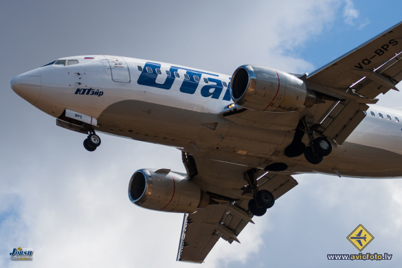Boeing 737-524