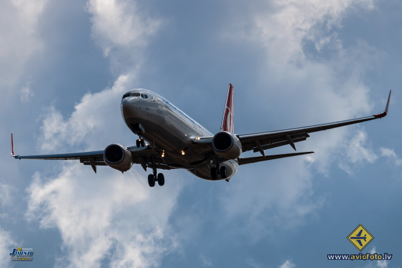 Boeing 737-8F2