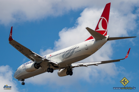 Boeing 737-8F2