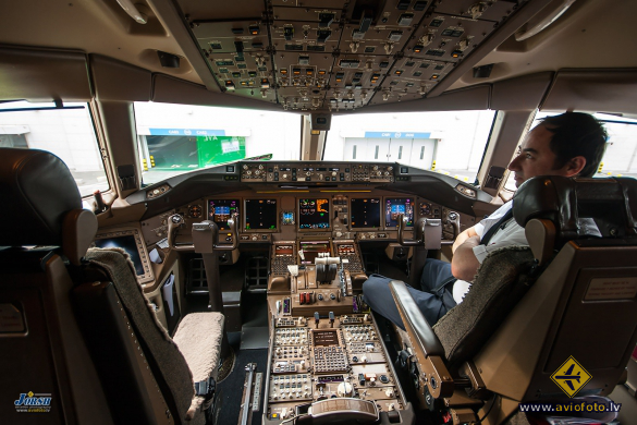 Boeing 777-328/ER