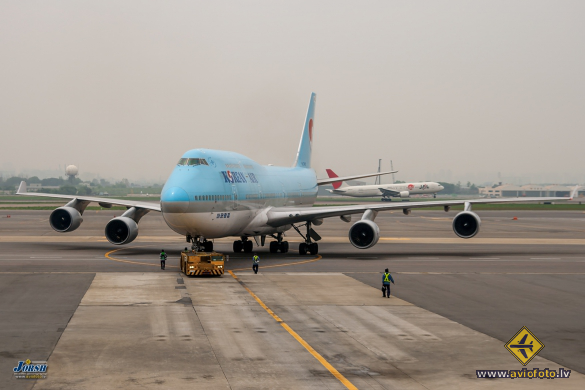 Boeing 747-4B5