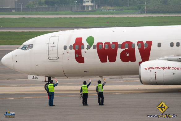 Boeing 737-8KG