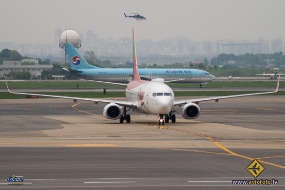 Boeing 737-8Q8