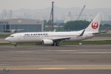 Boeing 737-846