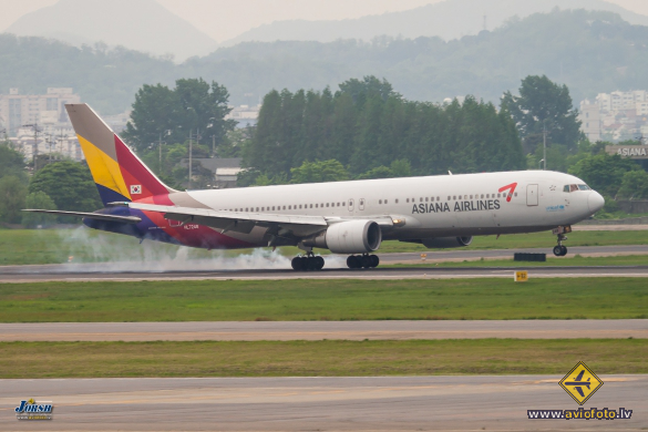 Boeing 767-38E