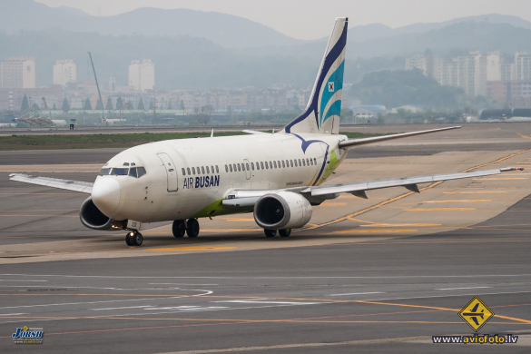 Boeing 737-58E