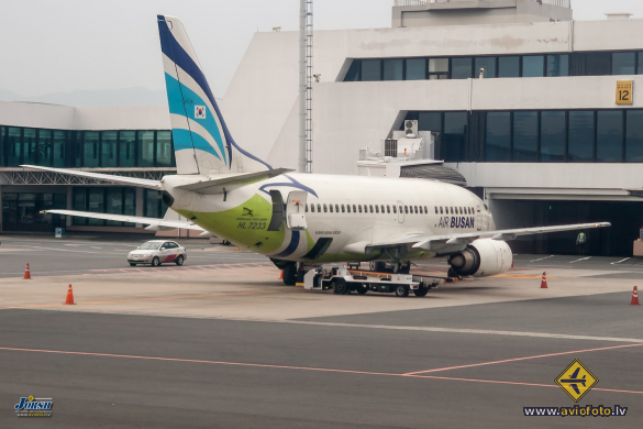 Boeing 737-58E