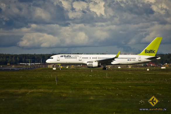 Boeing 757-256