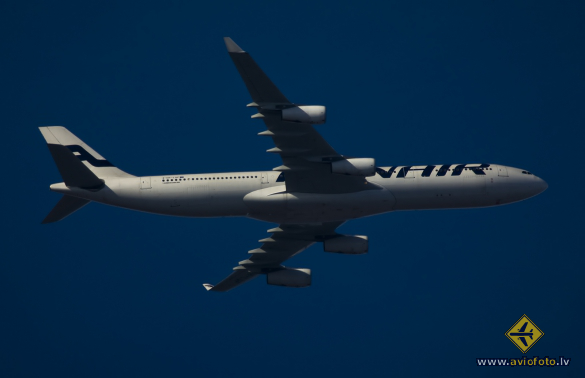 Airbus A340-313X