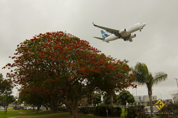 Boeing 737-76N