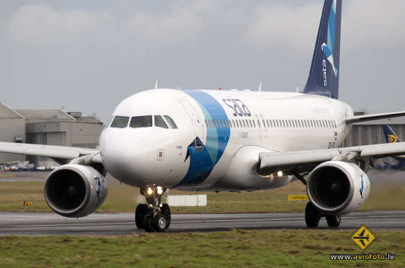 Airbus A320-214