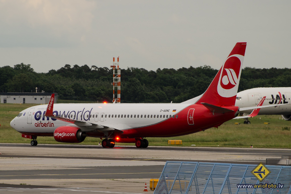 Boeing 737-86J