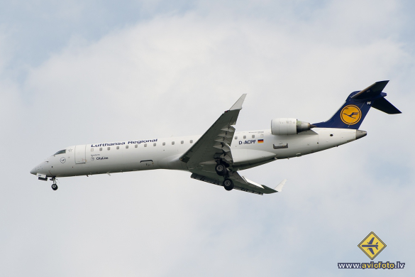 Bombardier CRJ-701ER (CL-600-2C10)