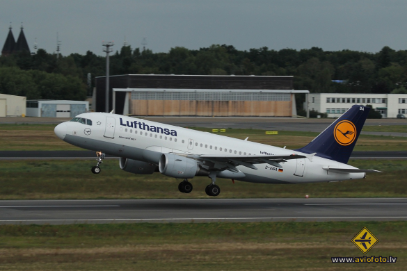Airbus A319-114