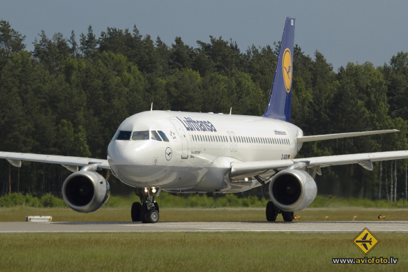 Airbus A320-211