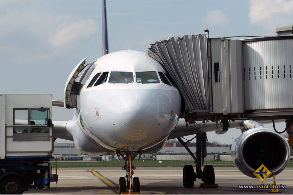 Airbus A320-214