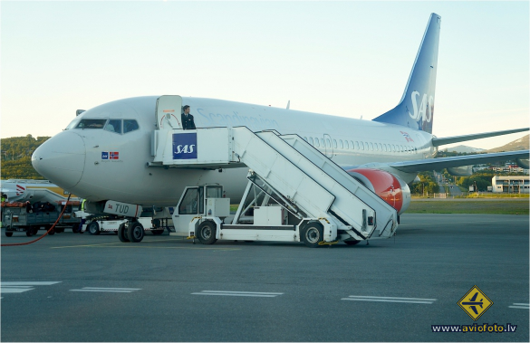 Boeing 737-705
