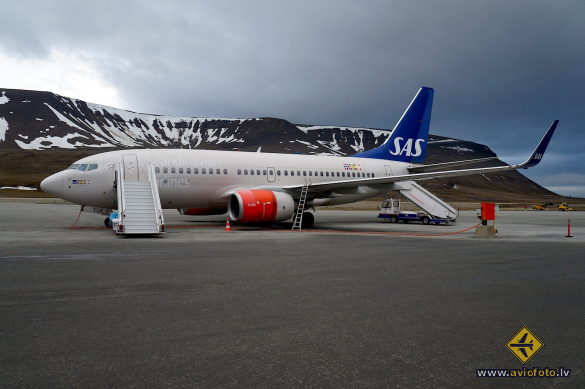Boeing 737-705