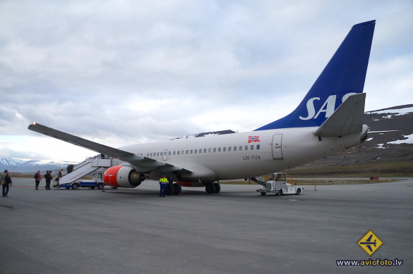 Boeing 737-705