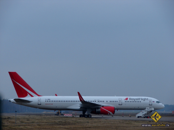 Boeing 757-256