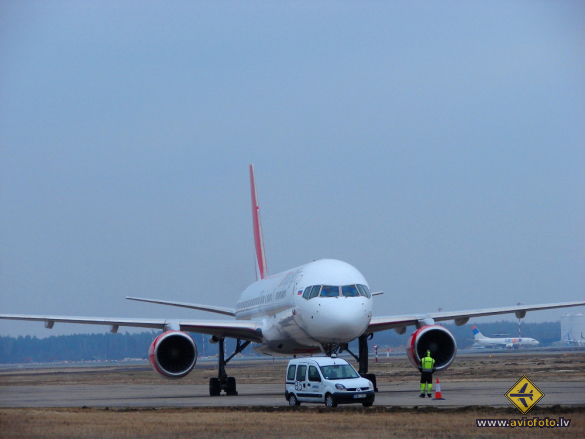 Boeing 757-256