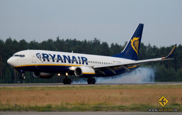 Boeing 737-8AS