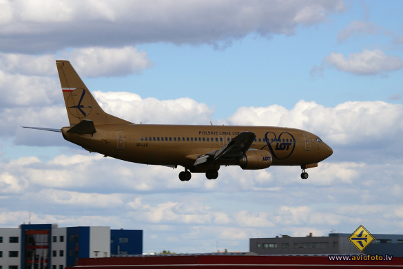 Boeing 737-45D