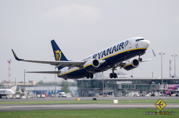 Boeing 737-8AS