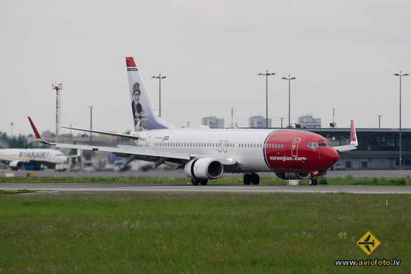 Boeing 737-81D