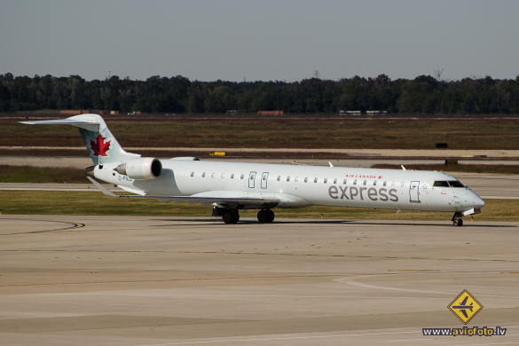 Bombardier CRJ-705ER (CL-600-2D15)