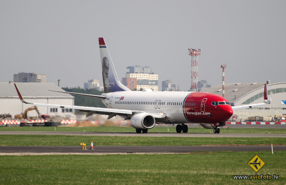 Boeing 737-8JP