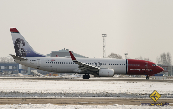 Boeing 737-8JP