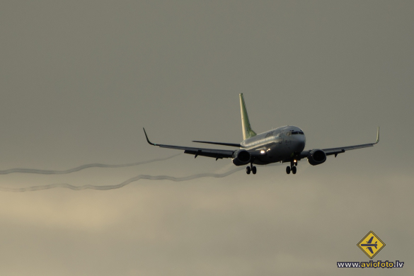 Boeing 737-33V