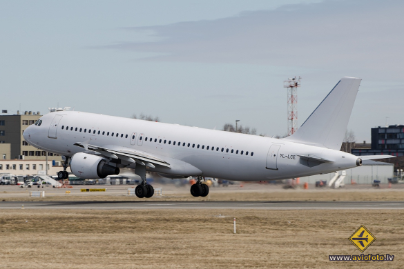 Airbus A320-214