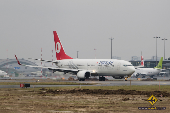 Boeing 737-8F2