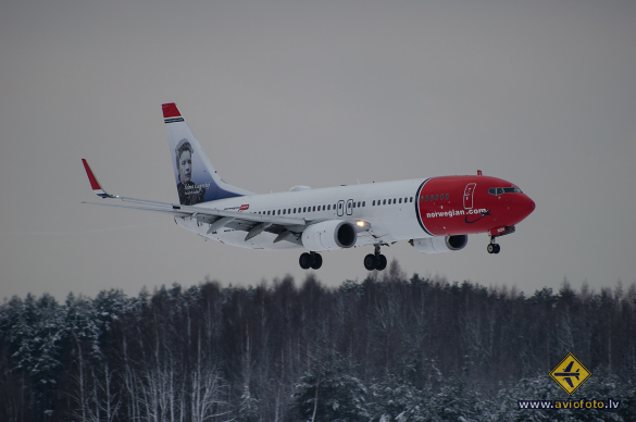 Boeing 737-86N