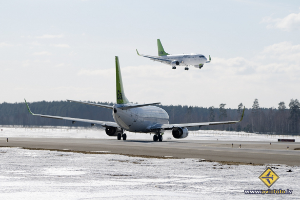 Boeing 737-33V