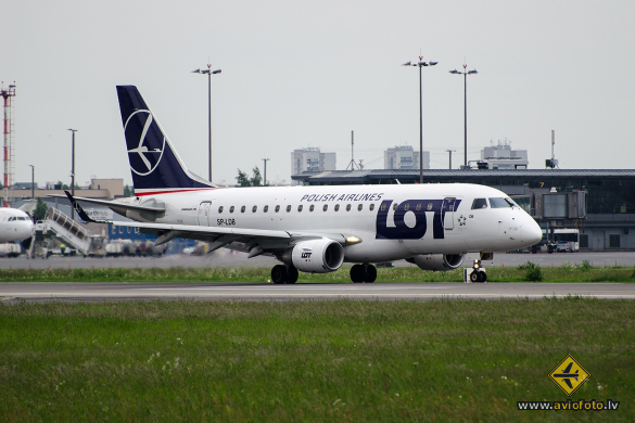 Embraer 170STD (ERJ-170-100STD)