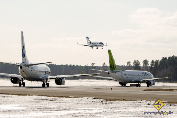 Boeing 737-524