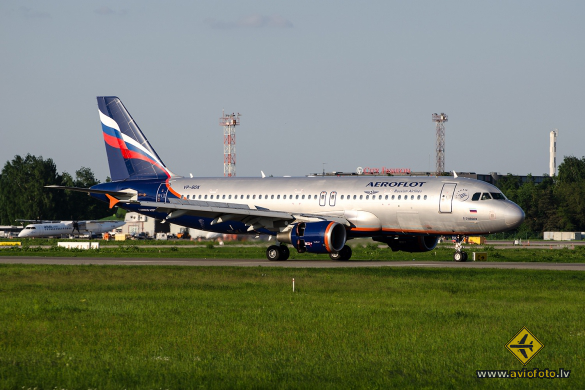 Airbus A320-214