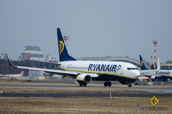 Boeing 737-8AS