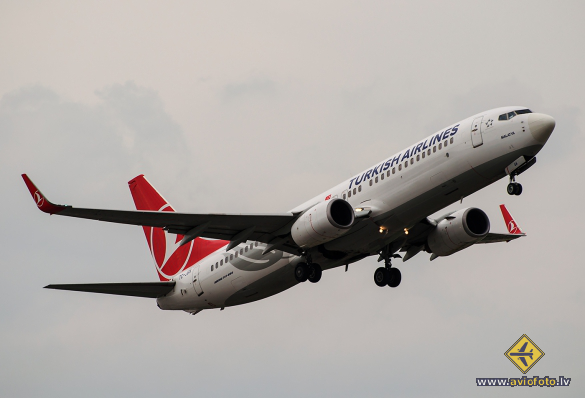 Boeing 737-8F2