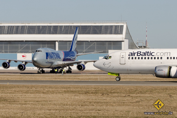 Boeing 737-31S
