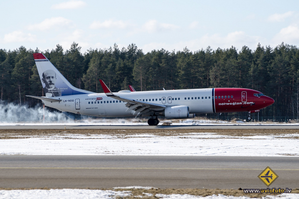 Boeing 737-86N