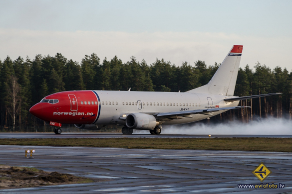 Boeing 737-33V
