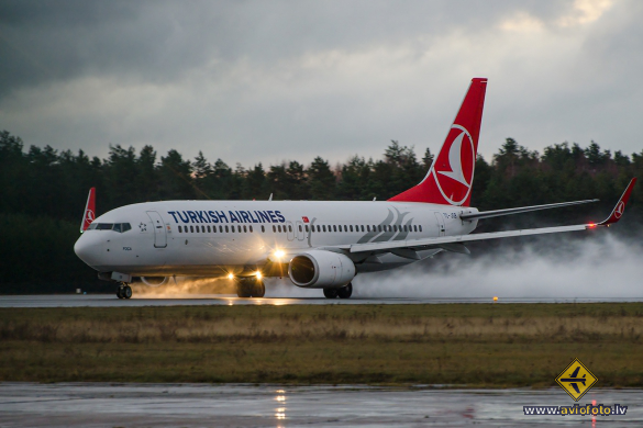 Boeing 737-8F2