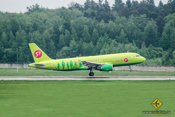 Airbus A320-214