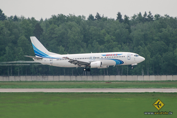 Boeing 737-48E