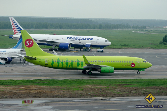 Boeing 737-83N