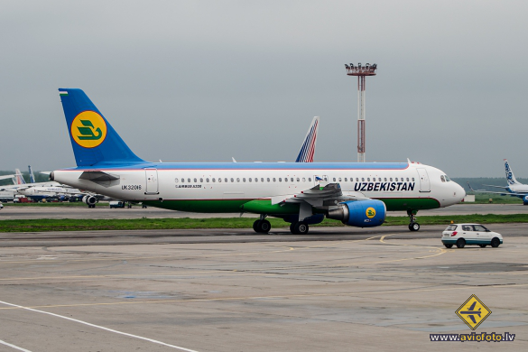 Airbus A320-214